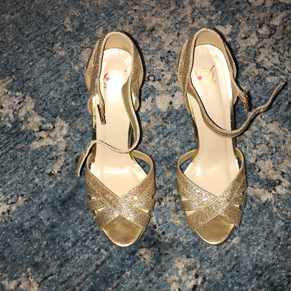 Gold heels - Picture 5 of 7
